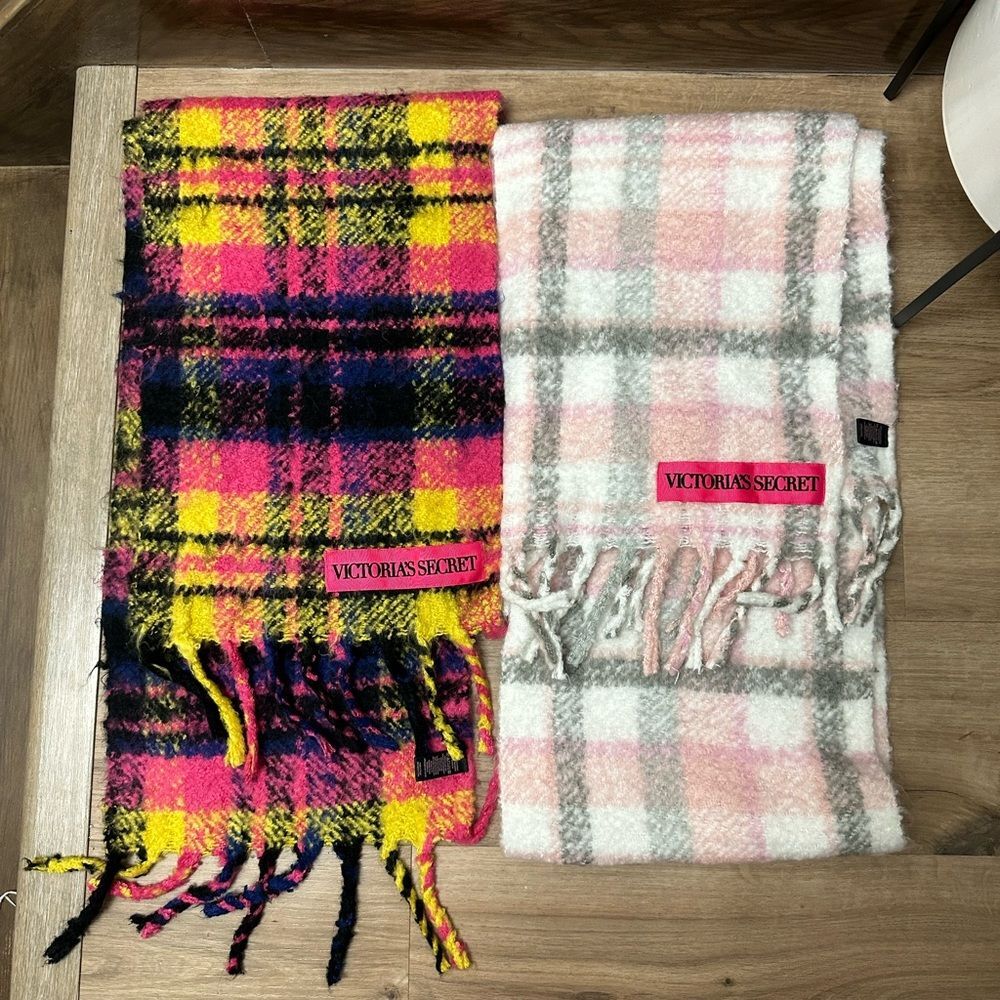 Set of 2 Victoria’s Secret Chunky Plaid Scarf